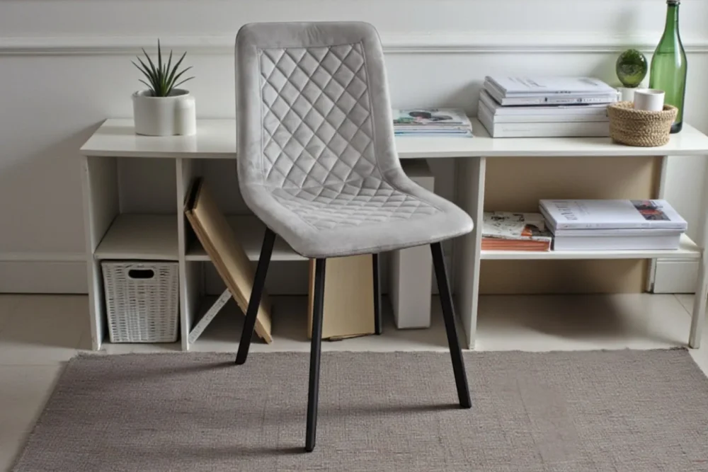 Art. 1949 - Sedia in velluto grigia A