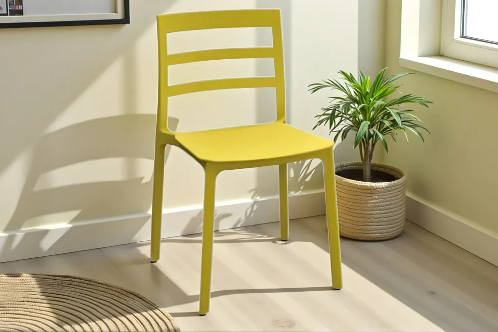 Art. 1967 - Sedia in polipropilene Giallo