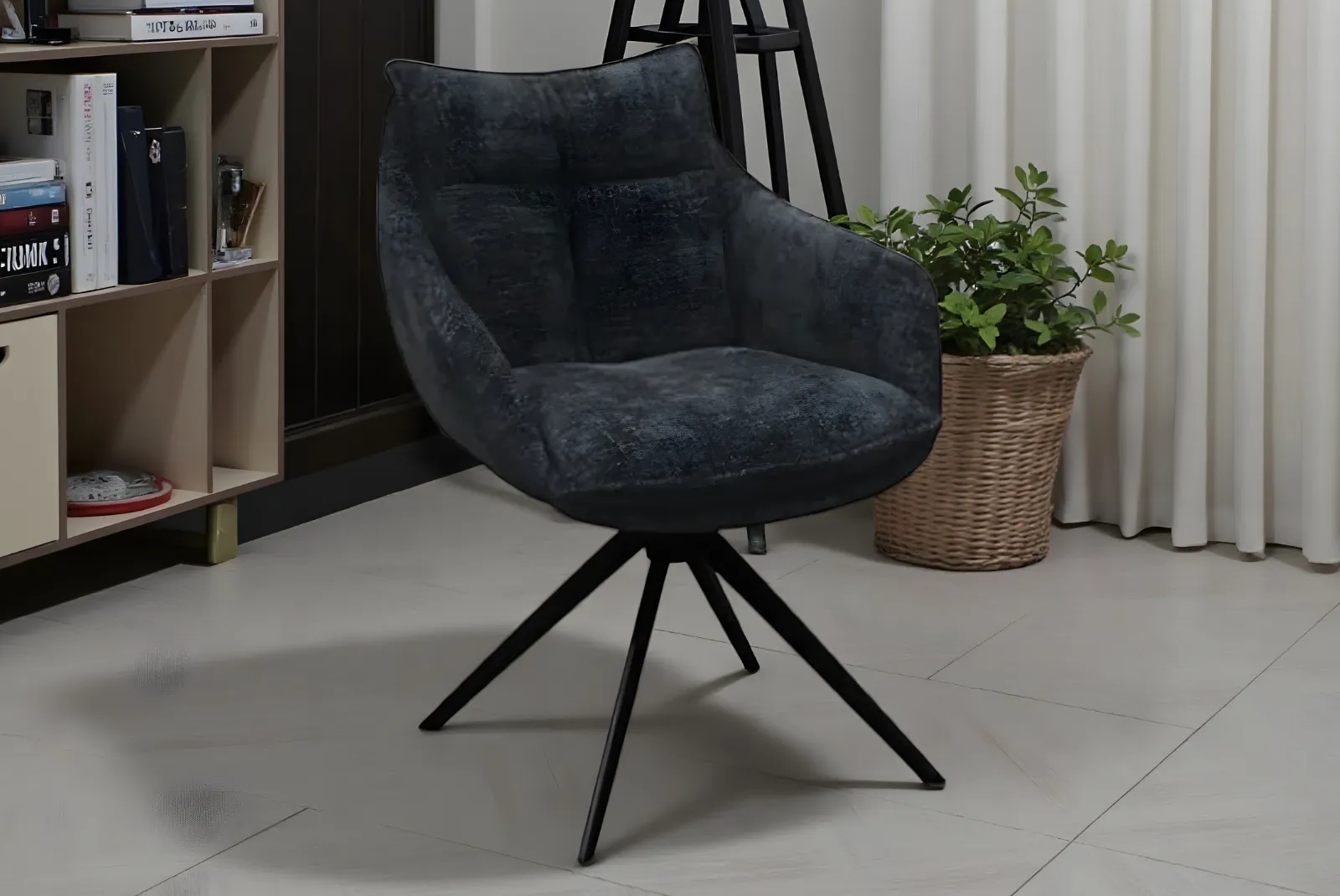 Art. 2020 - Sedia con braccioli in tessuto nero A