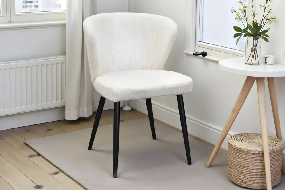 Art. 2031 - Sedia imbottita in velluto panna