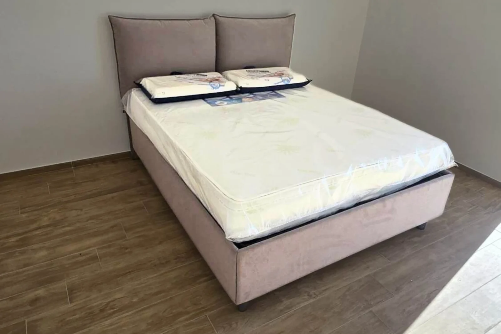 LETTO CON CONTENITORE – Pillows Pronta Consegna FOTO