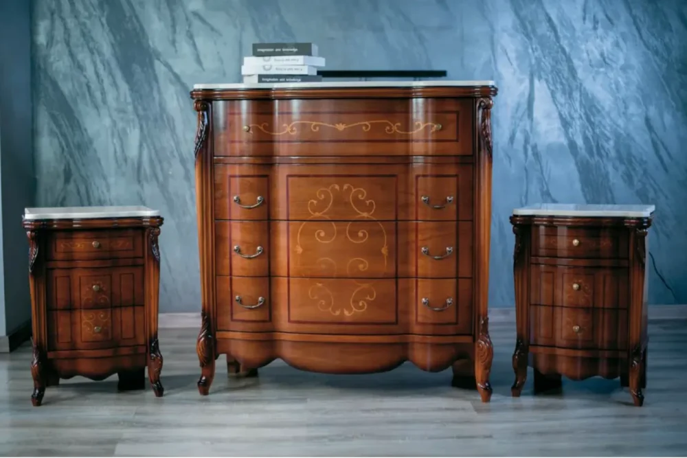 Gruppo Comò +2 Comodini - Noce - Intarsio - Piano Marmo